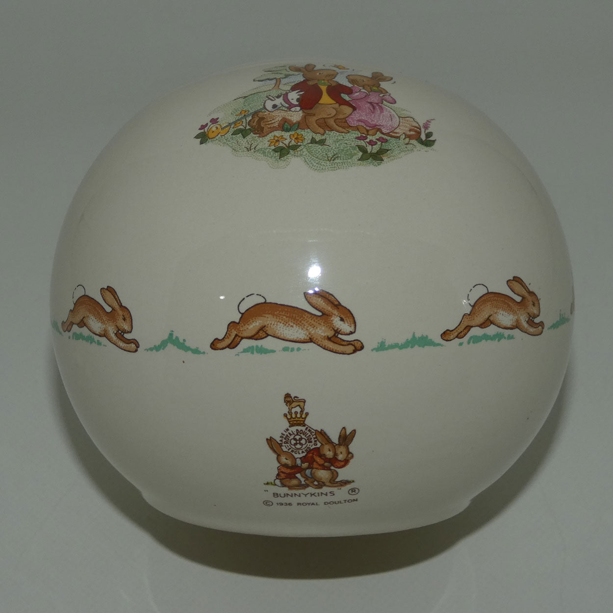 royal-doulton-bunnykins-money-ball-vege-stall-eating-apples