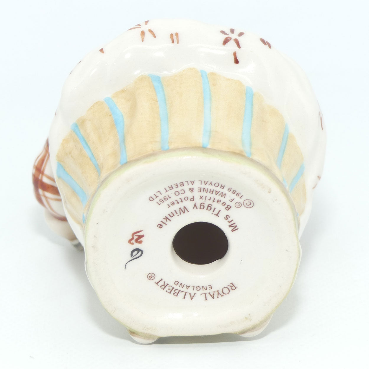 royal-albert-beatrix-potter-mrs-tiggywinkle-bp6b