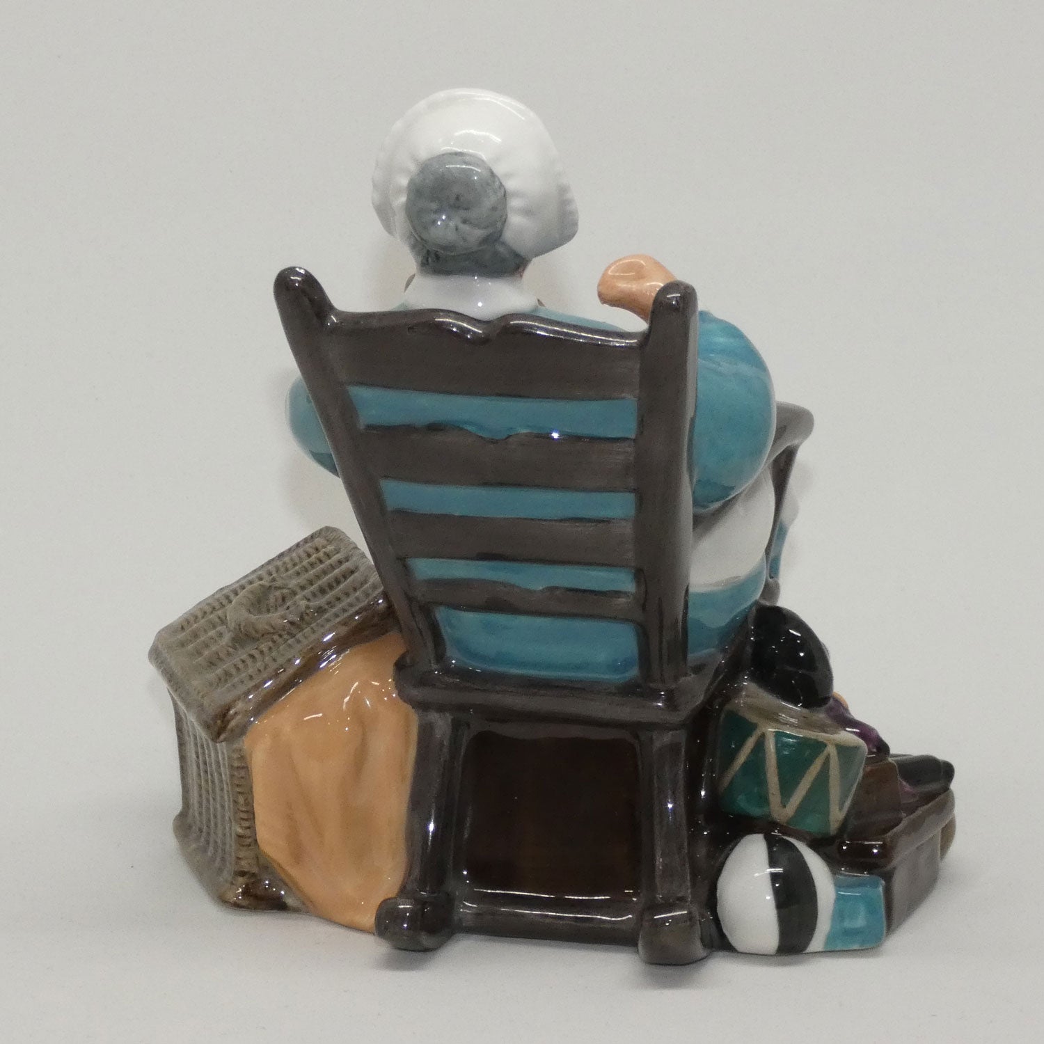 hn2221-royal-doulton-figure-nanny