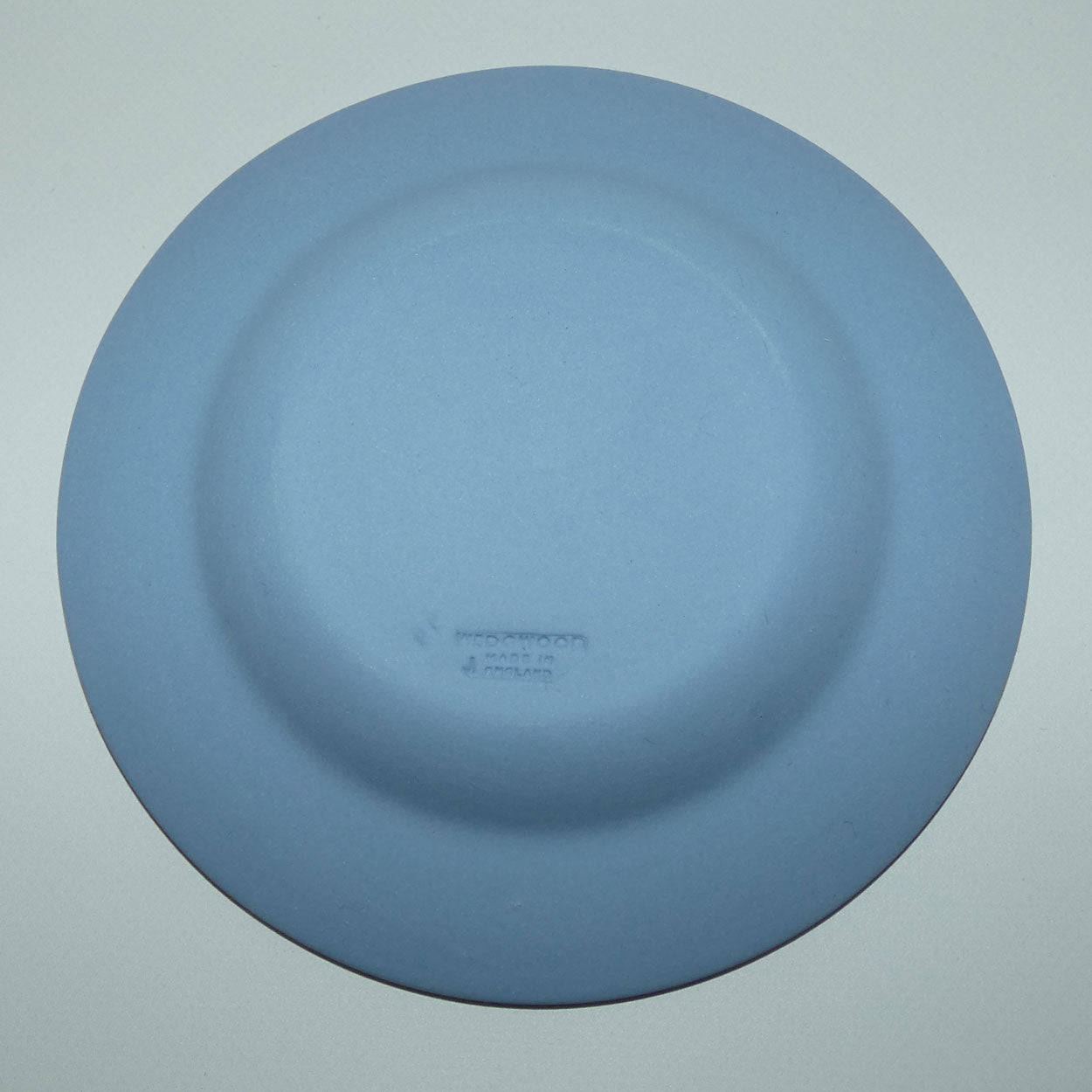 wedgwood-jasper-white-on-pale-blue-three-maidens-and-pegasus-miniature-plate