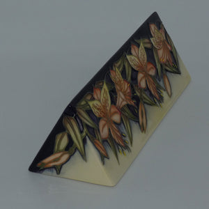 moorcroft-peruvian-lily-name-plaque