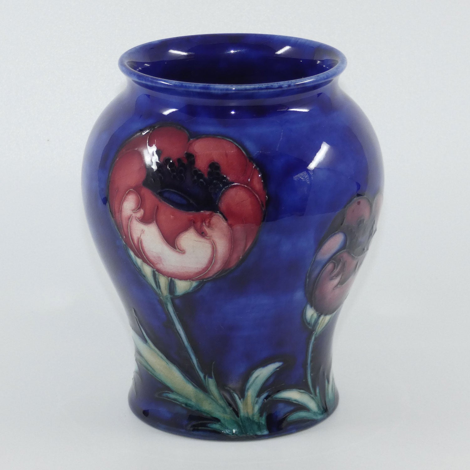 william-moorcroft-poppies-squat-bulbous-vase-large-poppies