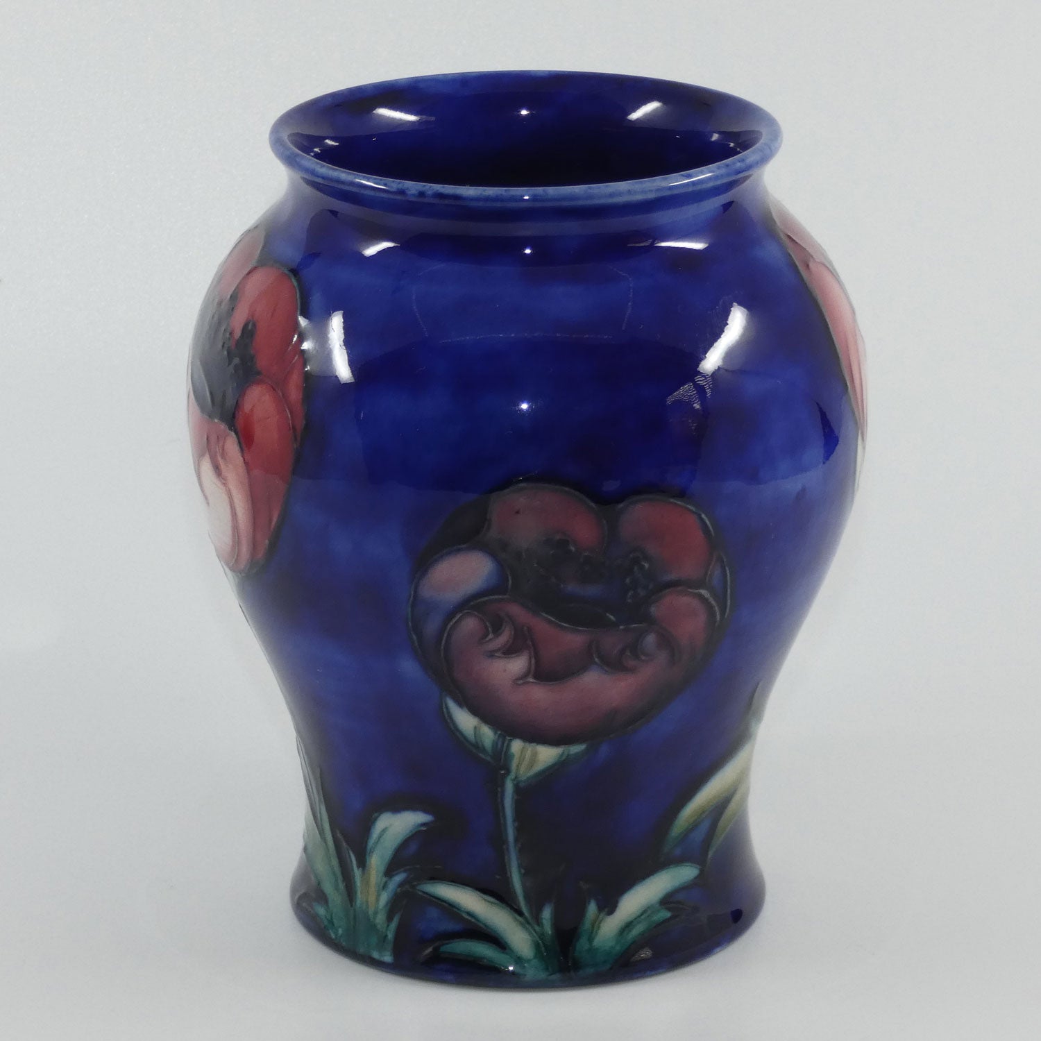 william-moorcroft-poppies-squat-bulbous-vase-large-poppies