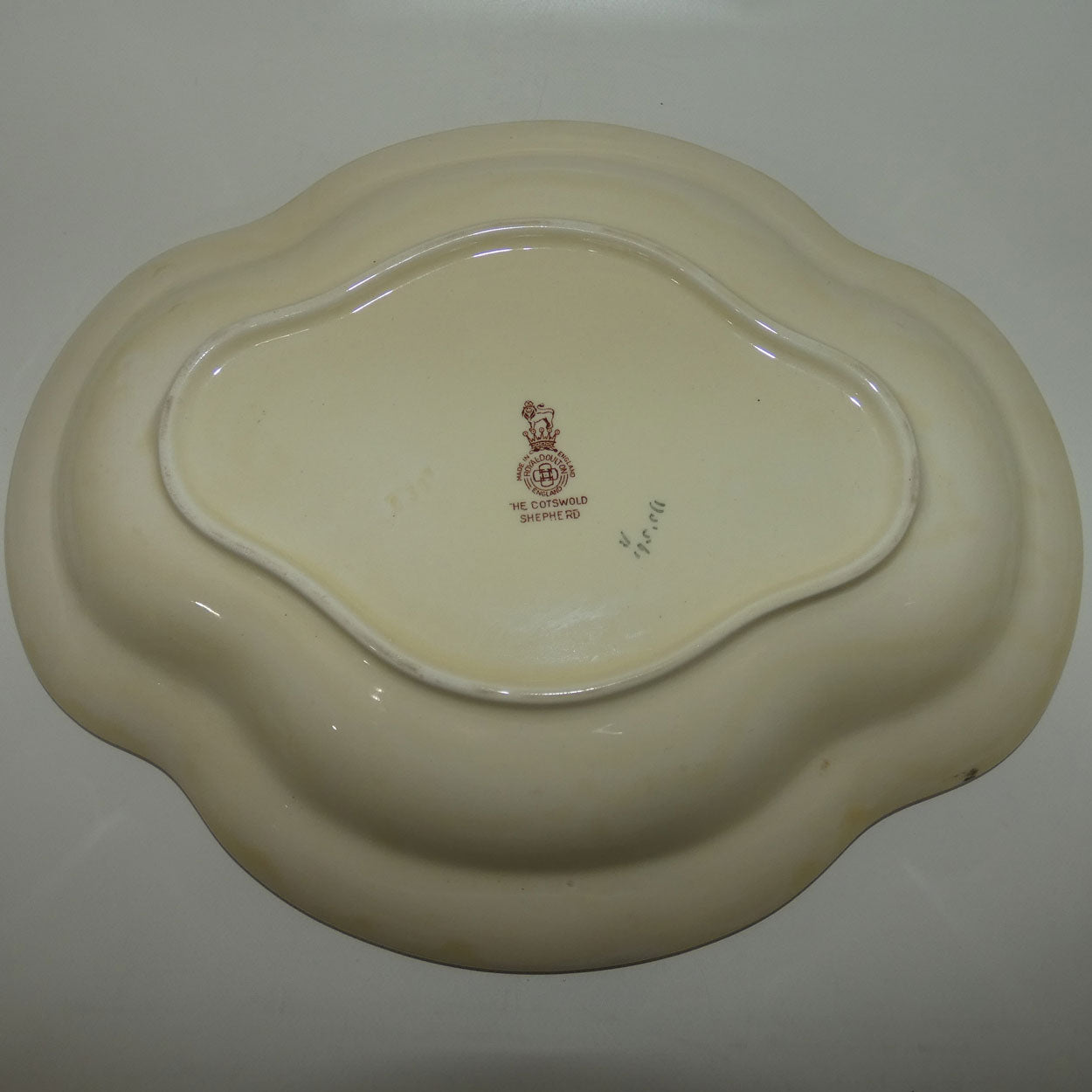royal-doulton-cotswold-shepherd-quatrefoil-shape-bowl-d5561