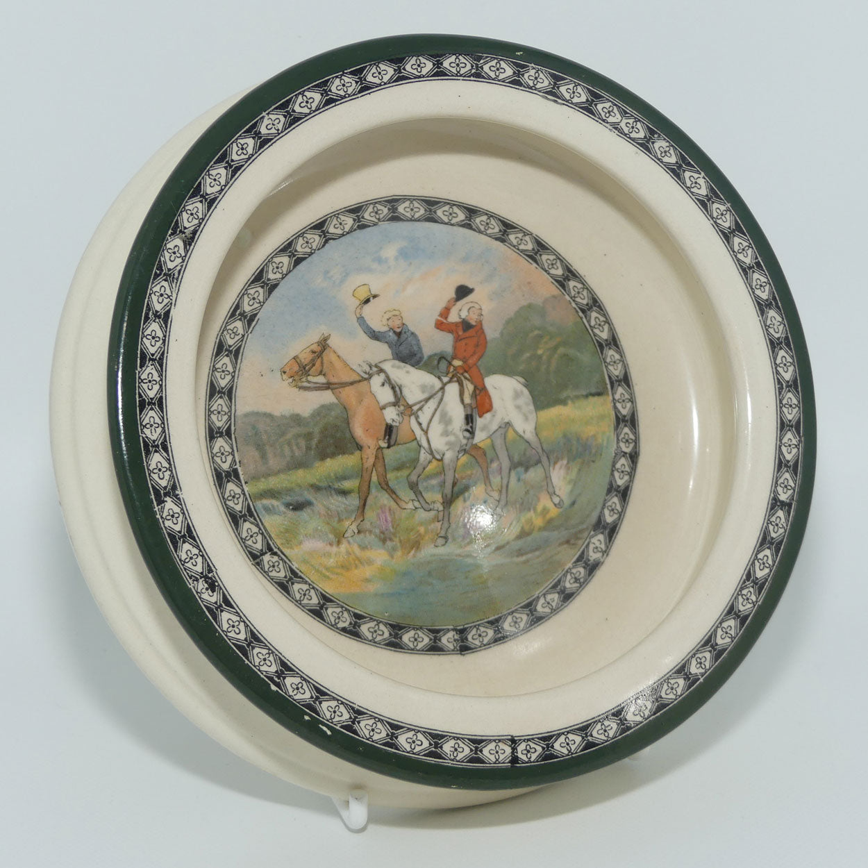 Royal Doulton Hunting | The Quorn Hunt baby plate D4468 | Scene 1 Two huntsmen, hats aloft | Issued 1924 - 1945