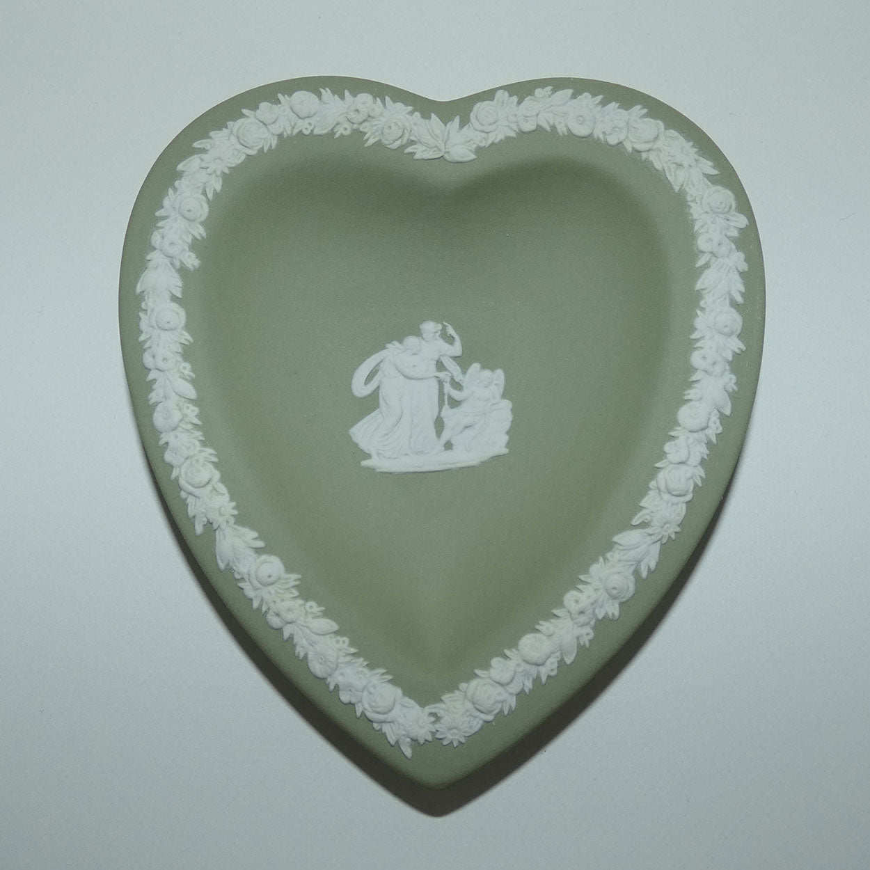 wedgwood-jasper-white-on-sage-green-maidens-heart-shaped-tray