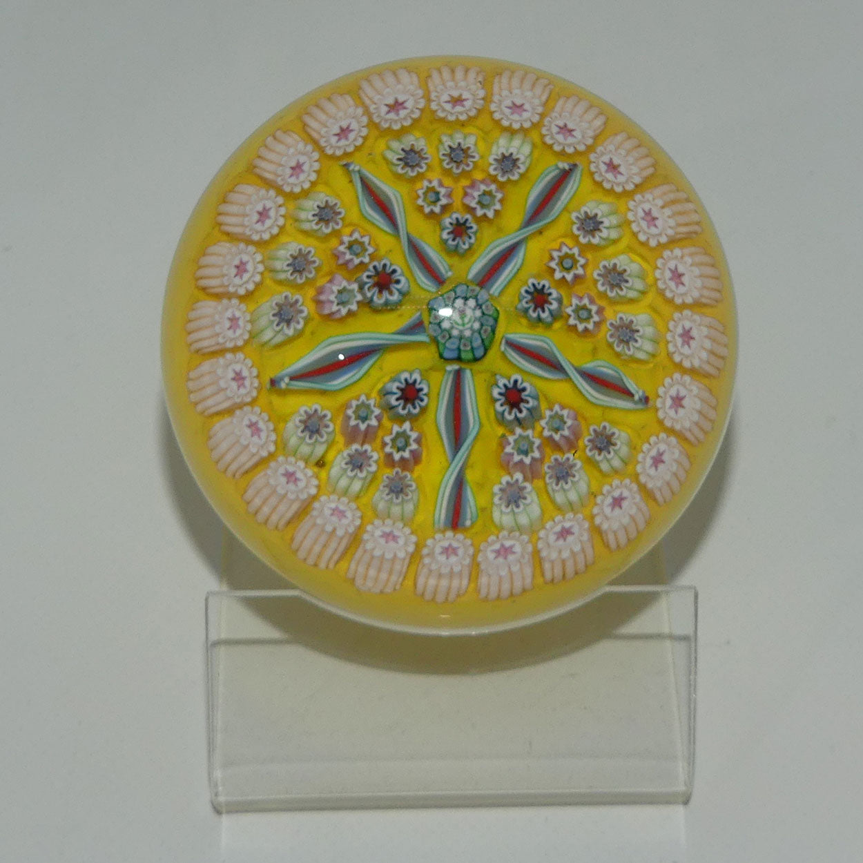 john-deacons-scotland-millefiori-5-spoke-small-paperweight-yellow
