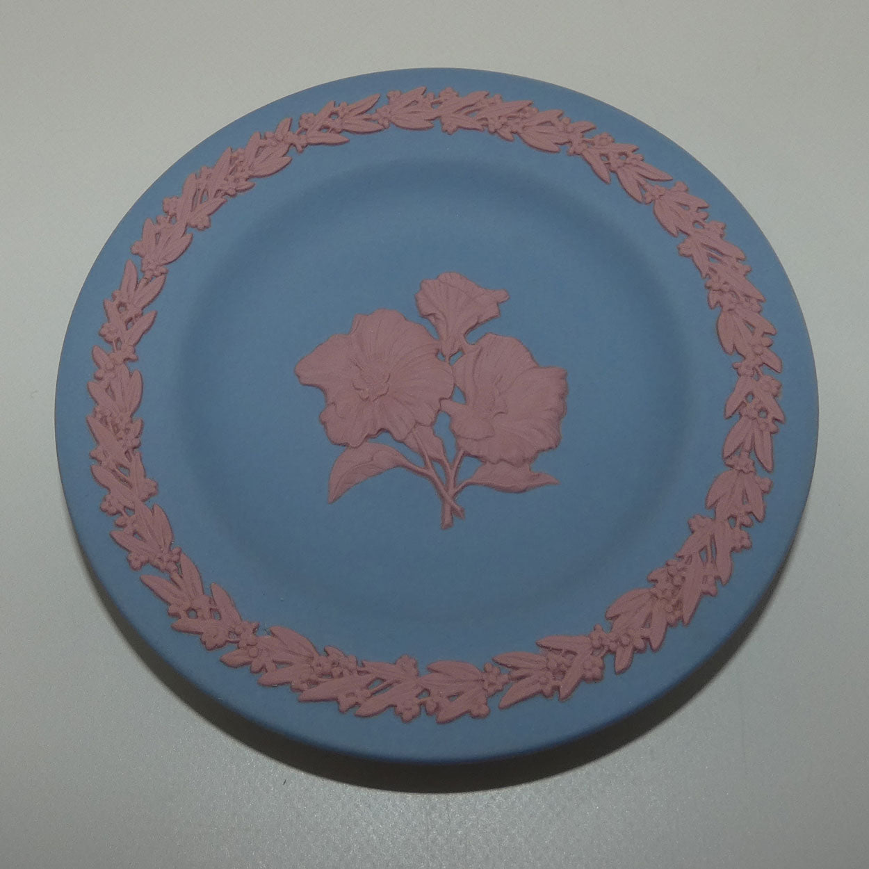 wedgwood-jasper-australian-native-flowers-sturt-desert-rose-miniature-plate