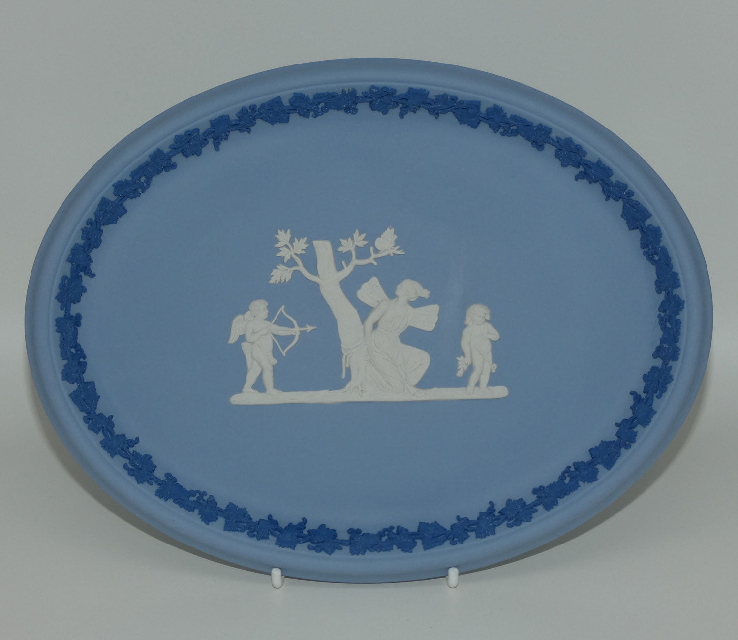 wedgwood-jasper-tri-colour-oval-cupid-tray
