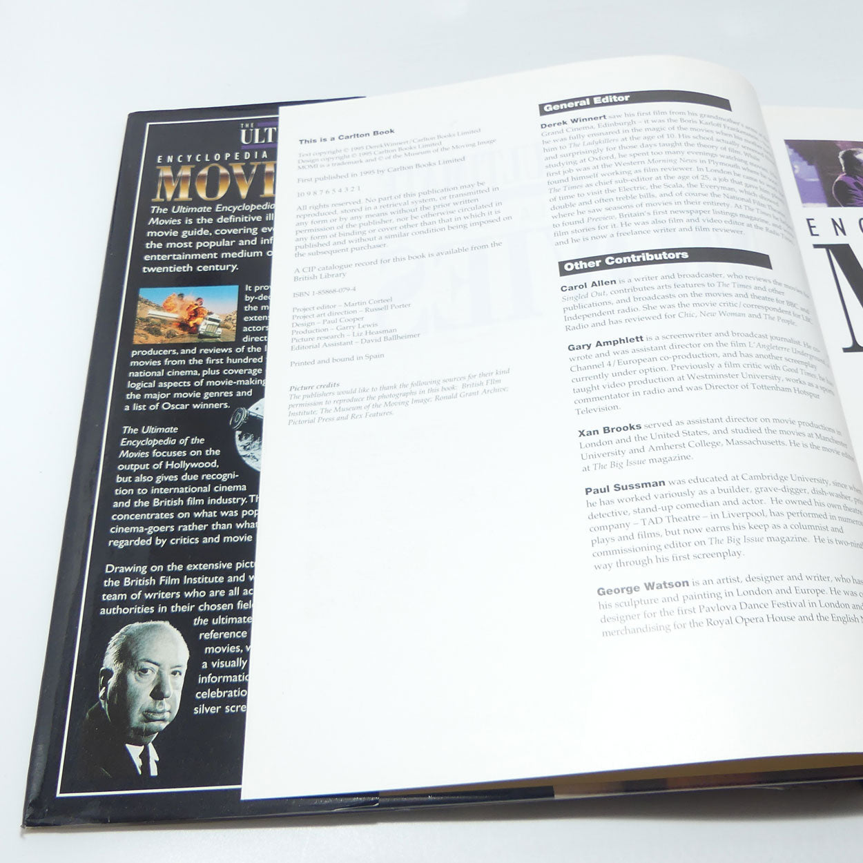 Reference Book | The Ultimate Encyclopedia of the Movies | Winnert