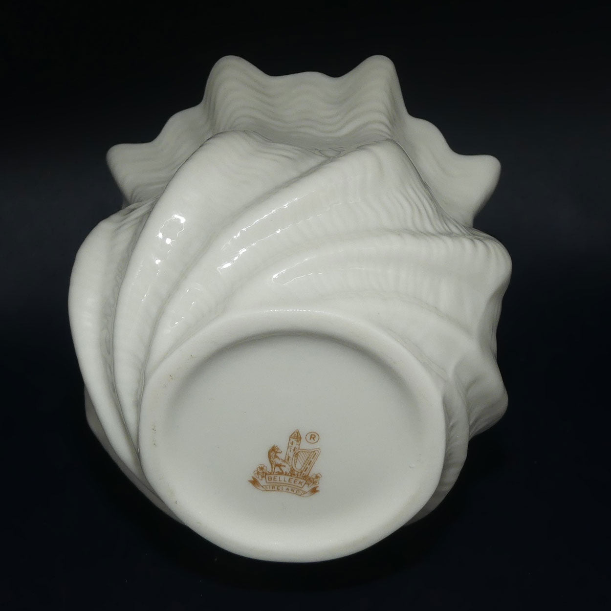 belleek-urchin-vase-brown-mark