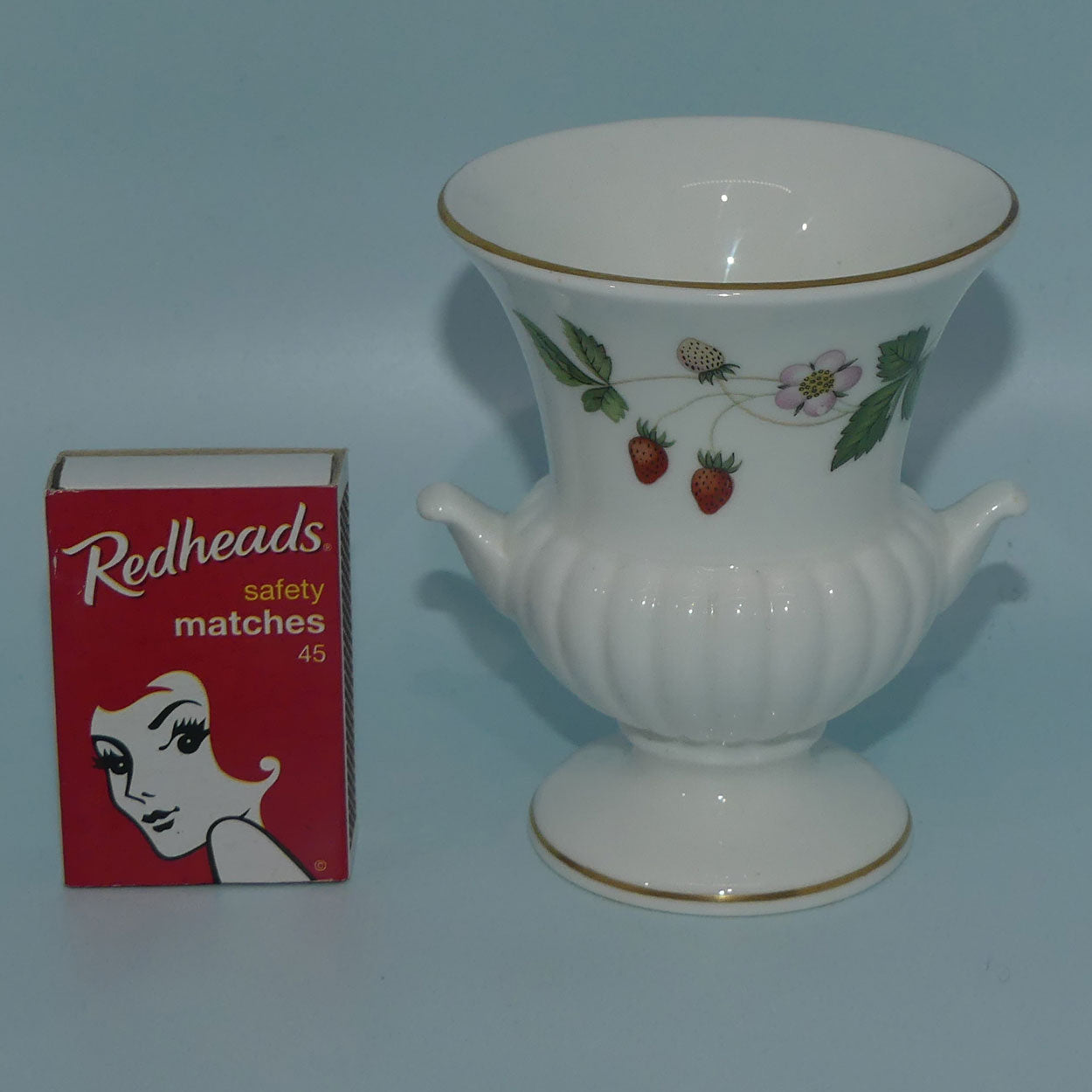 wedgwood-bone-china-wild-strawberry-small-campagna-vase