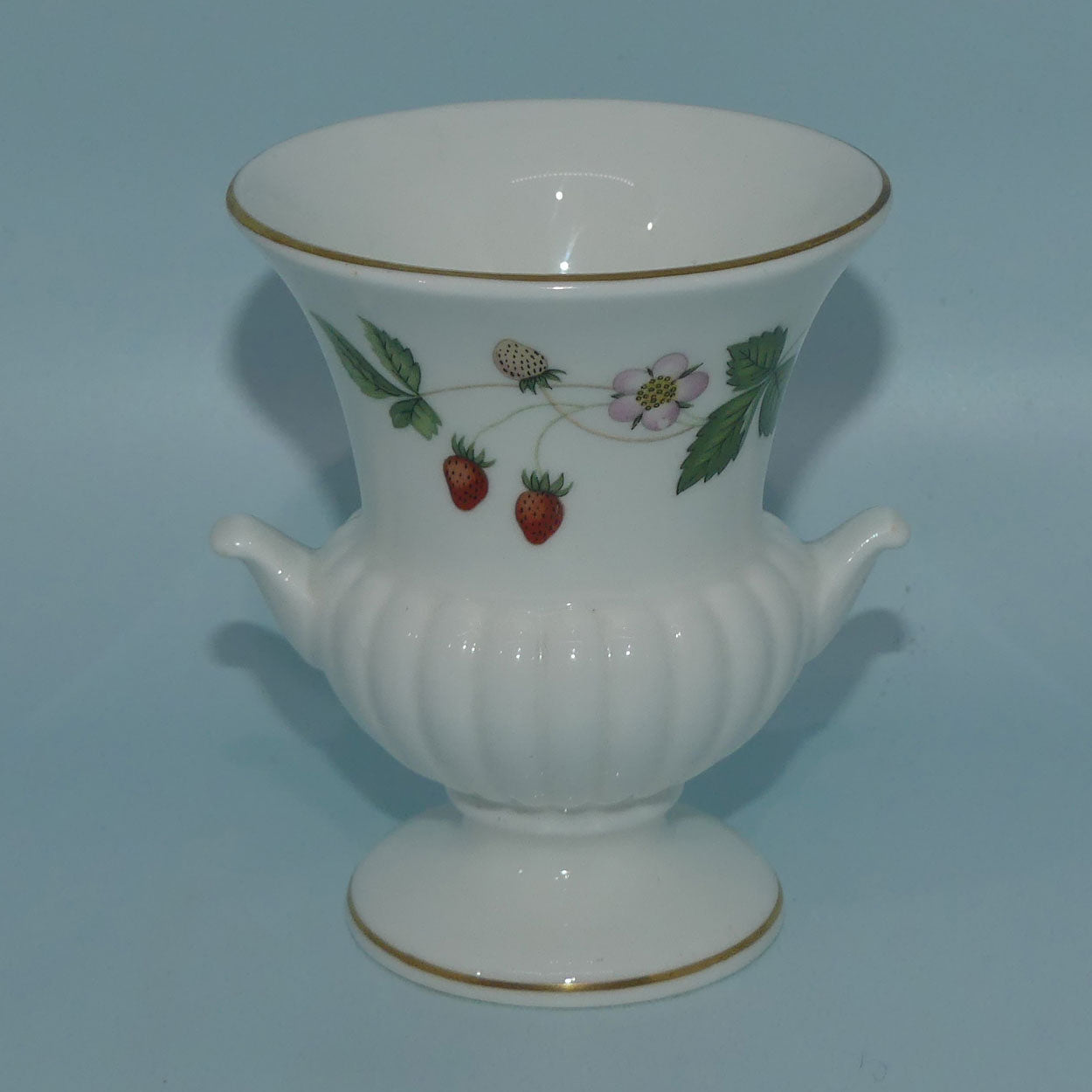 wedgwood-bone-china-wild-strawberry-small-campagna-vase