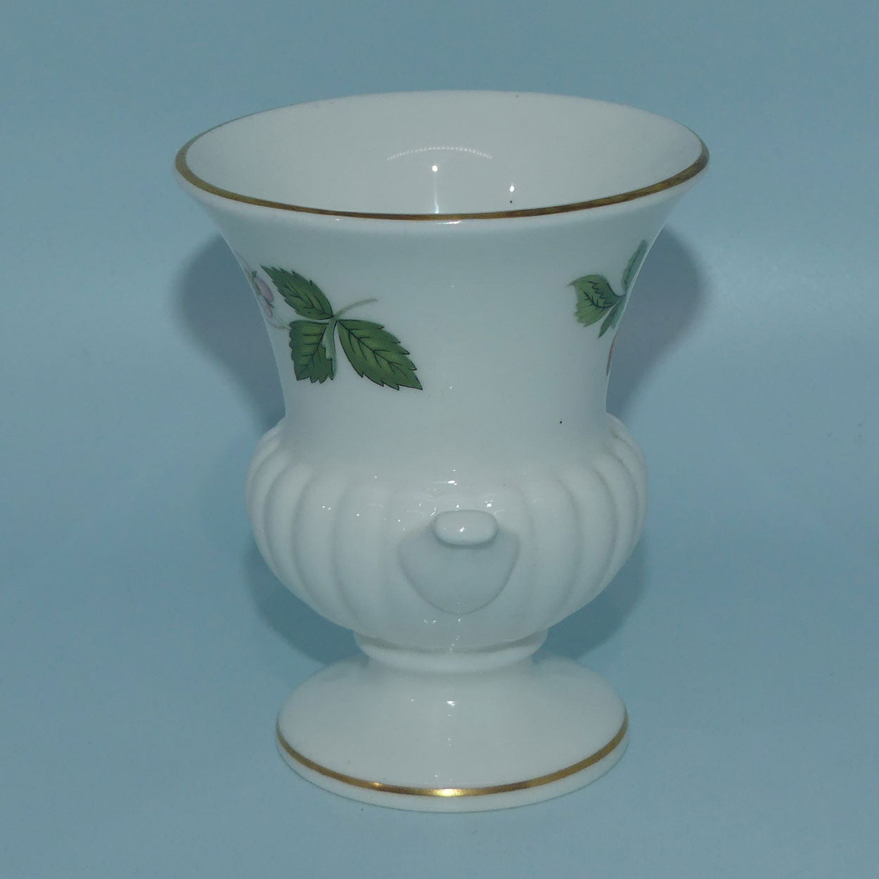 wedgwood-bone-china-wild-strawberry-small-campagna-vase