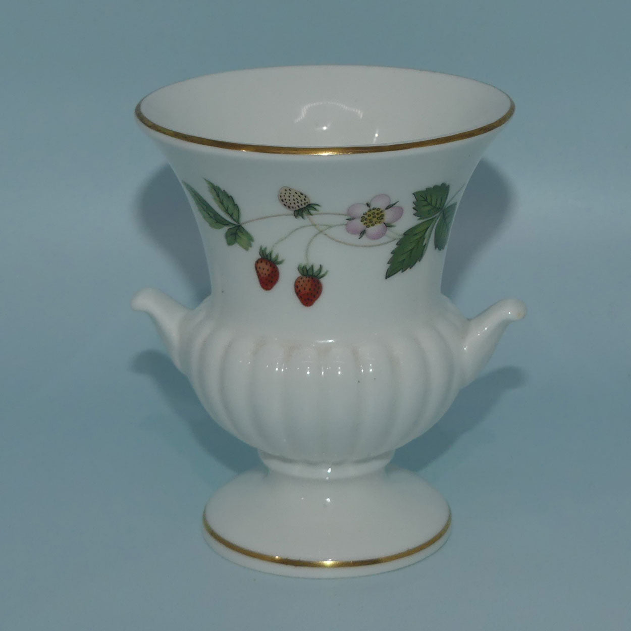 wedgwood-bone-china-wild-strawberry-small-campagna-vase