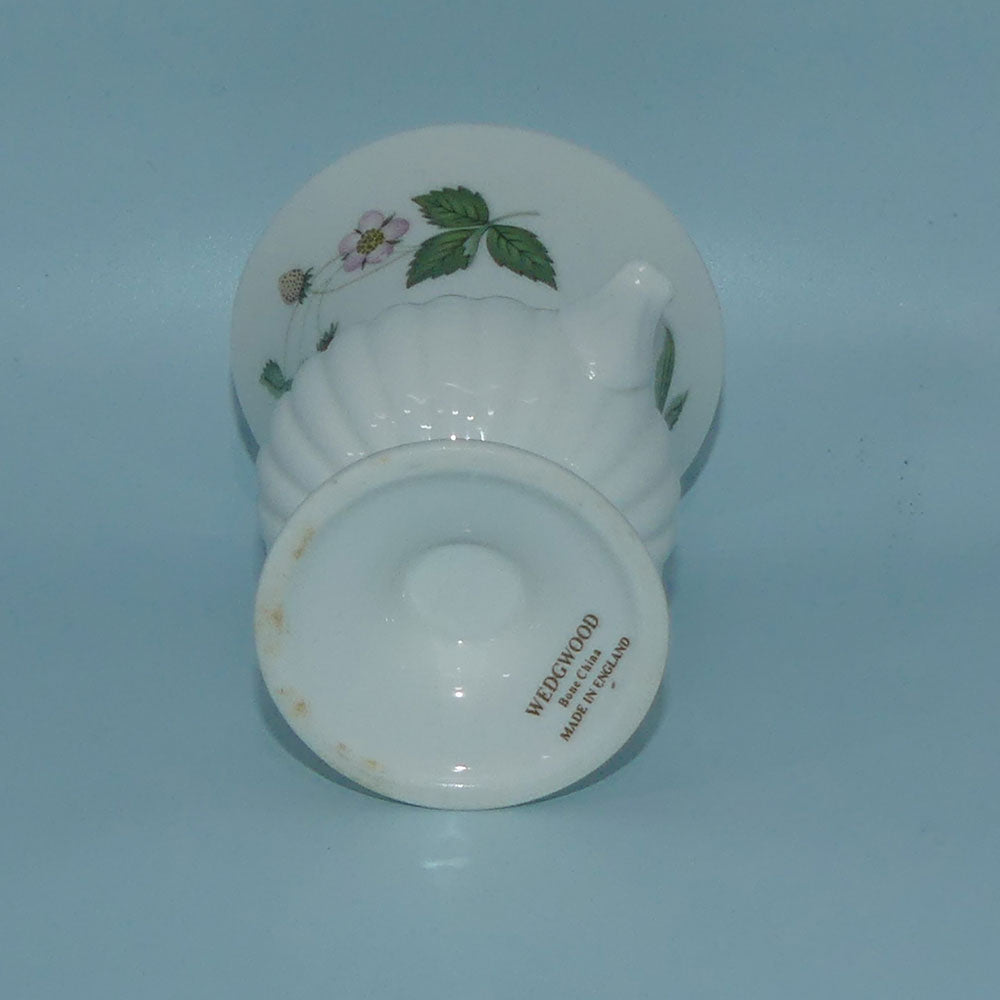 wedgwood-bone-china-wild-strawberry-small-campagna-vase
