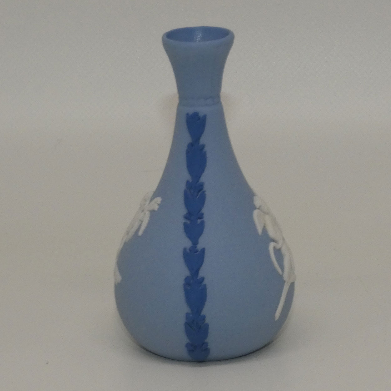 wedgwood-jasper-seasons-twcs-mini-bud-vase-winter