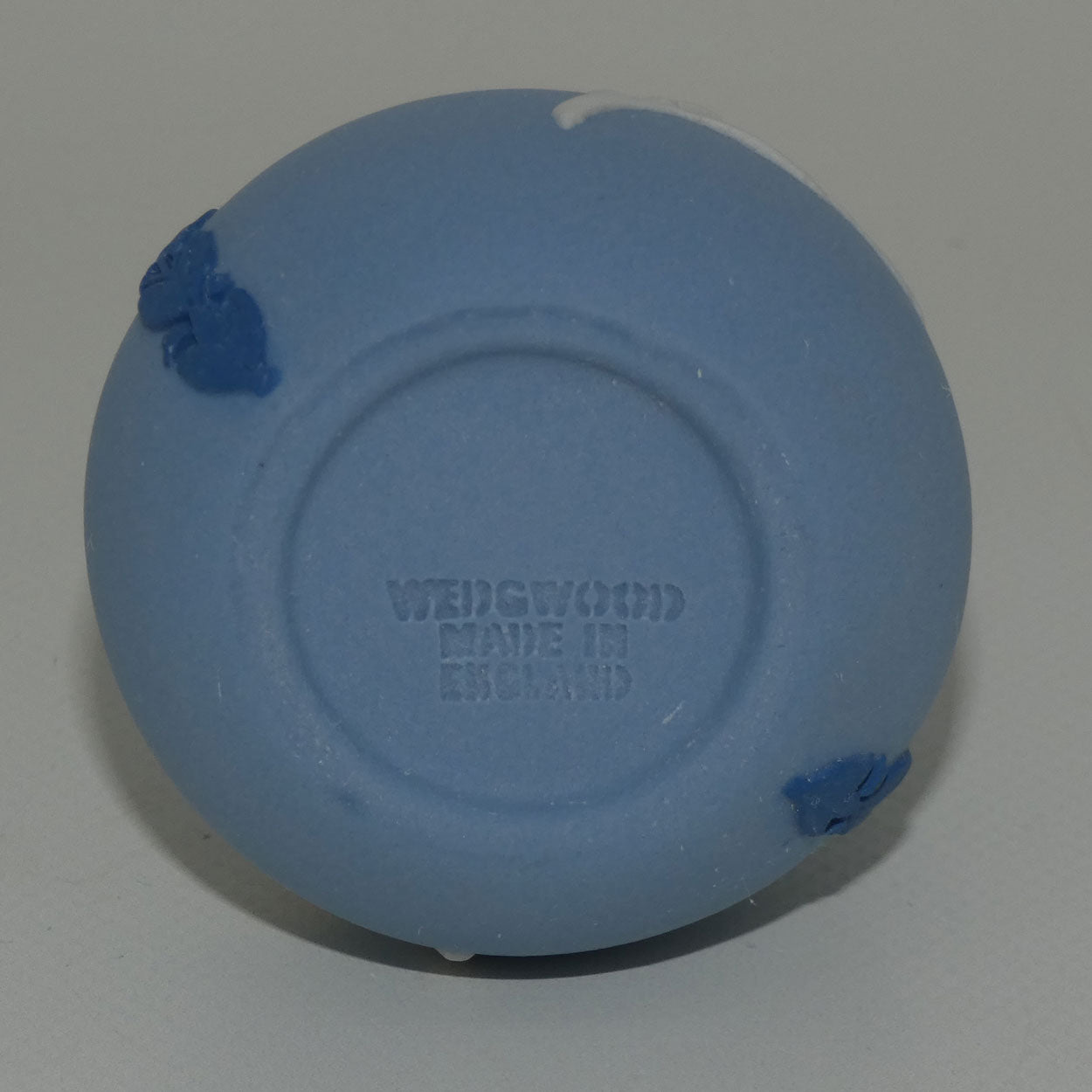 wedgwood-jasper-seasons-twcs-mini-bud-vase-winter