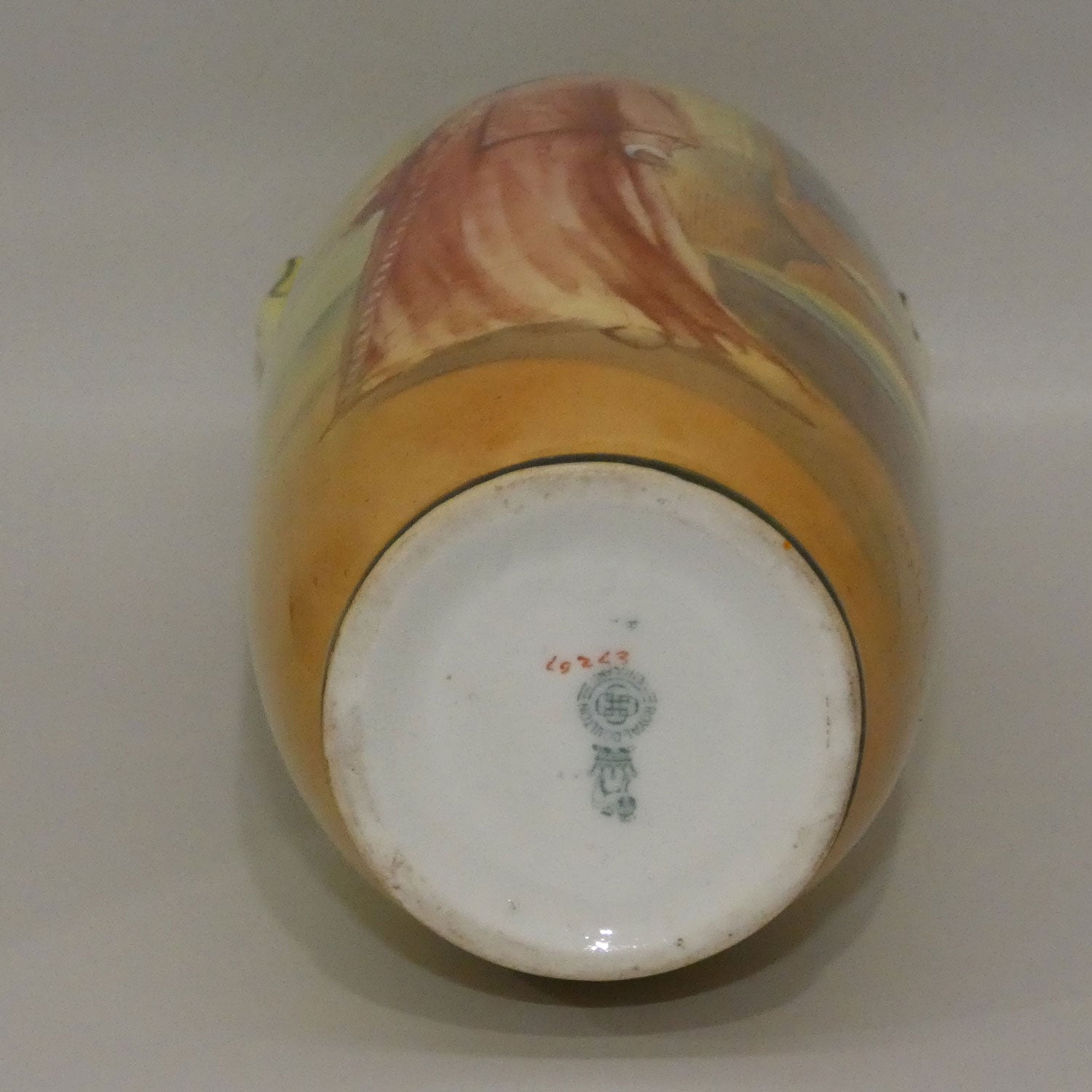 royal-doulton-shakespearean-wolsey-2-handled-vase