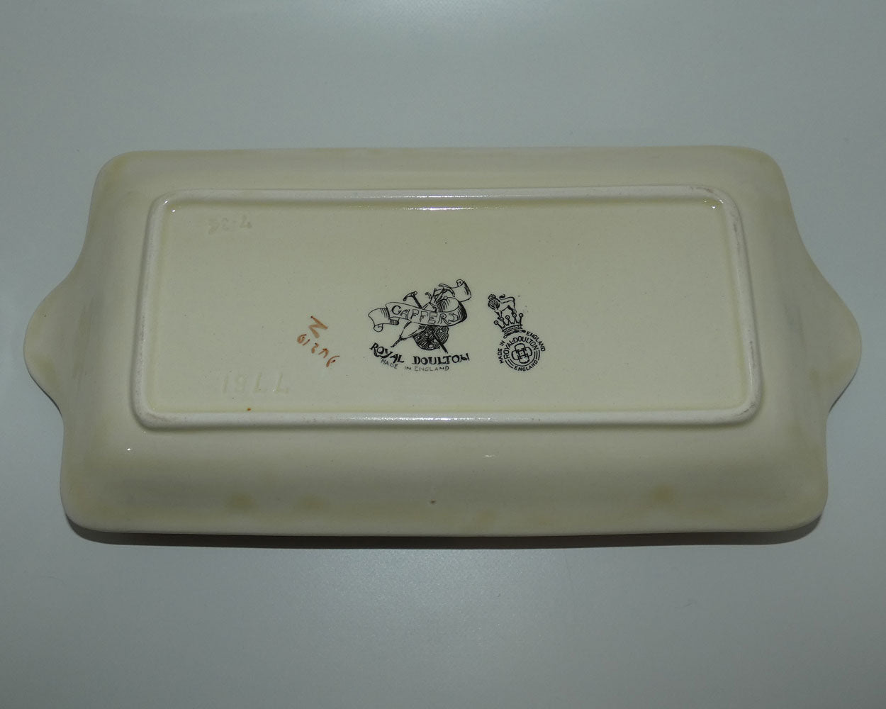 royal-doulton-gaffers-york-shape-sandwich-tray-d4210